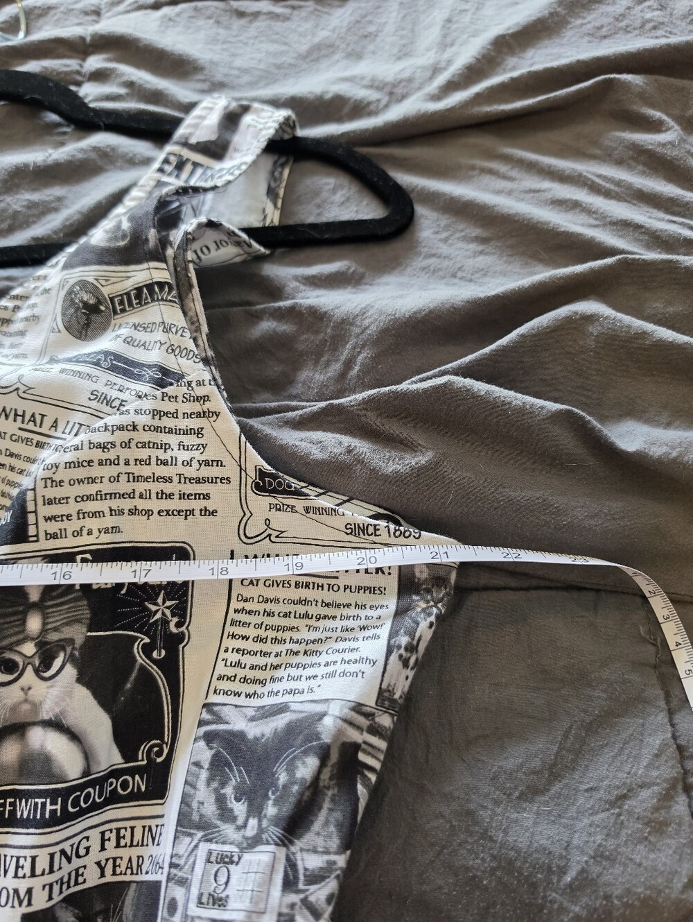 Retrolicious Black & White Newspaper Print - Picture 5 of 7